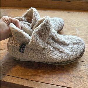 LL Bean Sherpa slippers